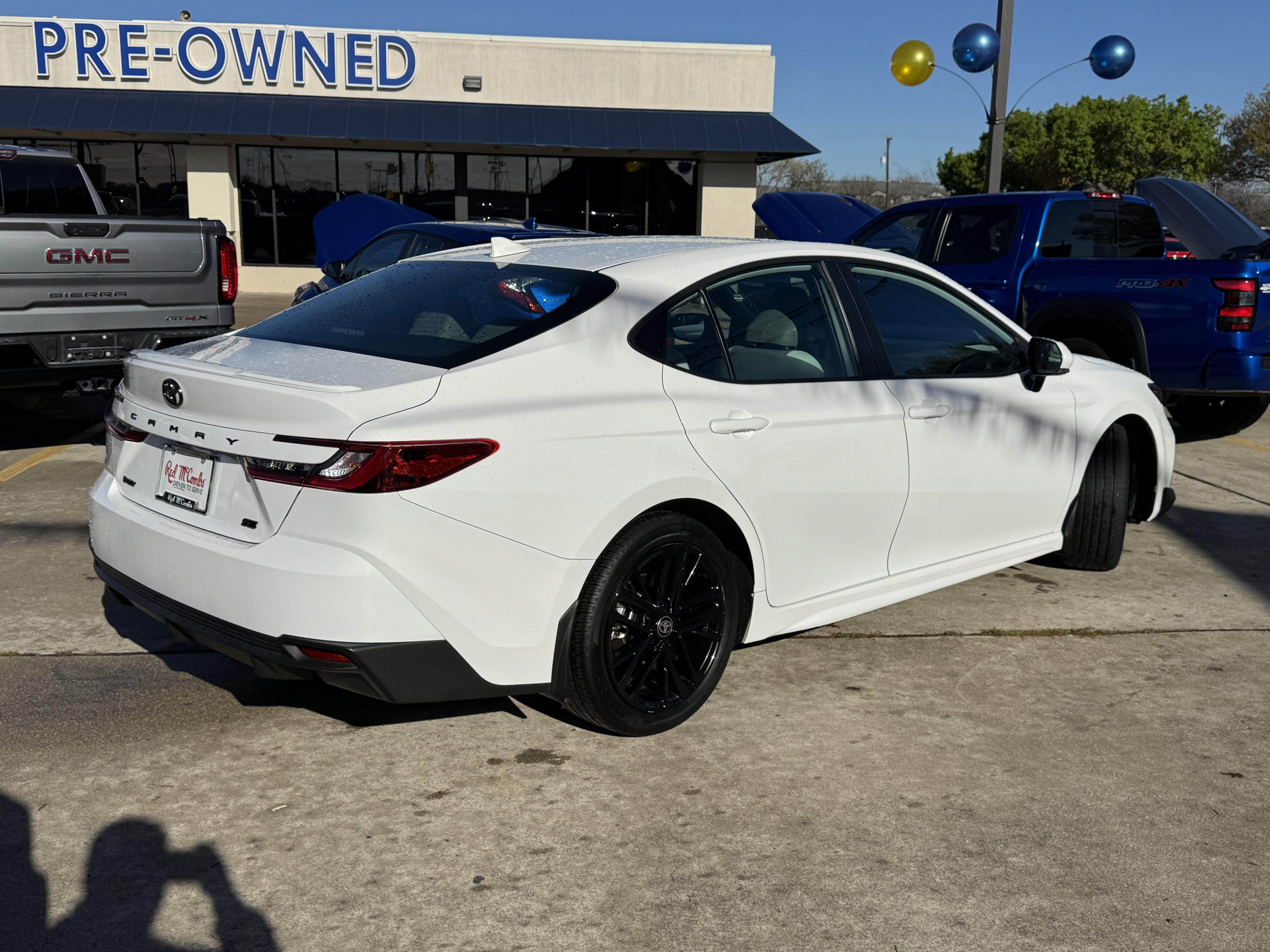 Used 2025 Toyota Camry SE image 4