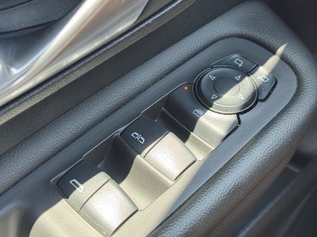 Used 2024 GMC Terrain SLE AWD/4WD image 16