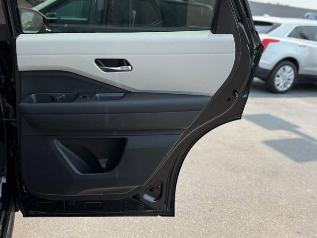 Used 2022 Nissan Pathfinder SV image 32