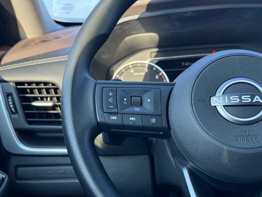 Used 2023 Nissan Rogue S AWD/4WD image 23