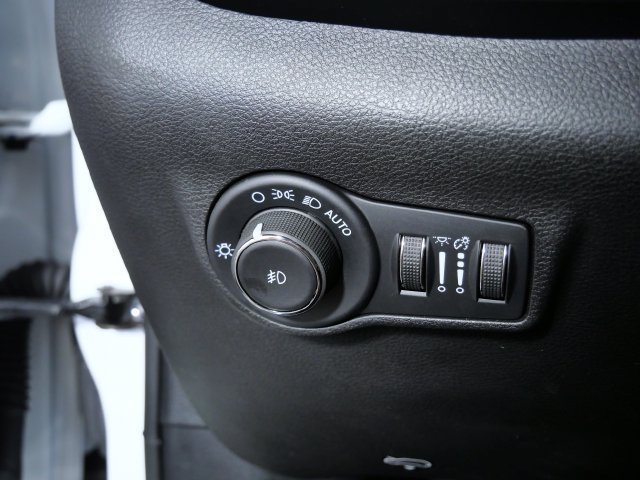 Used 2025 Jeep Compass Trailhawk AWD/4WD image 24
