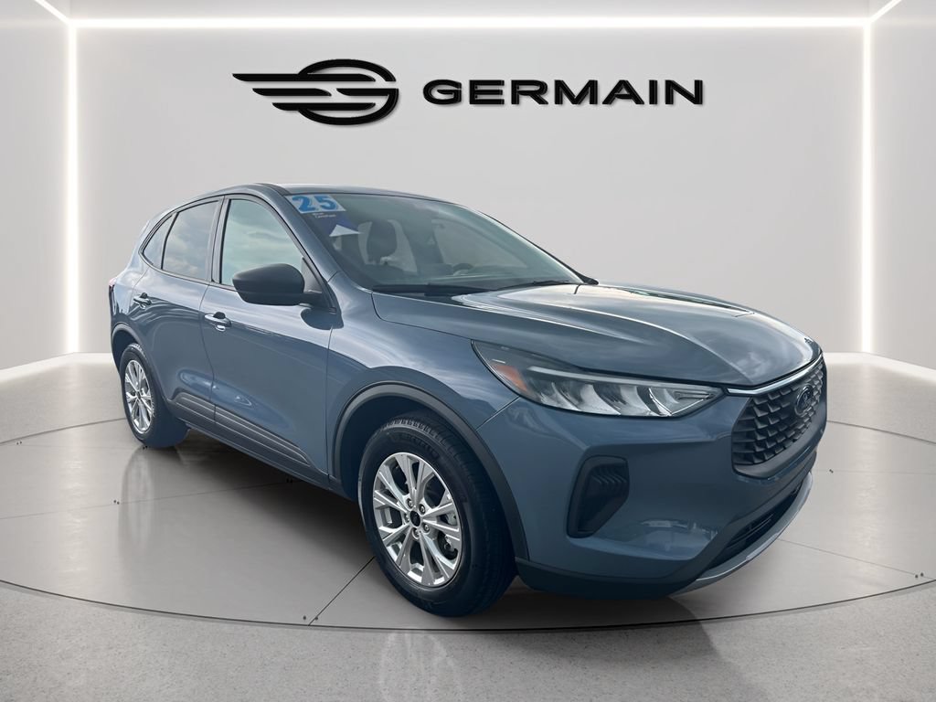 Certified 2025 Ford Escape Active w/ Cold Weather Package FWD image 3
