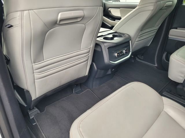 Certified 2025 Ford Expedition Active image 12
