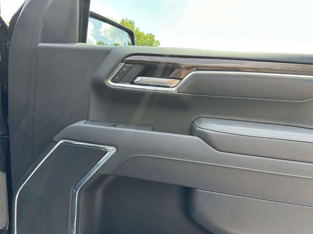 Used 2025 Chevrolet Silverado 1500 LT Trail Boss w/ Dark Appearance Package AWD/4WD image 40