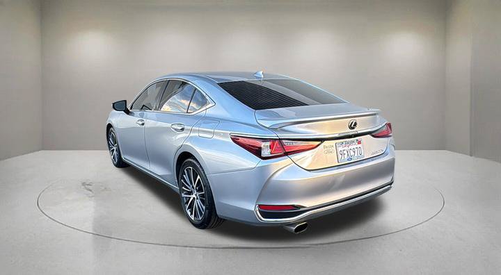 Used 2023 Lexus ES 300h w/ Premium Package FWD image 4