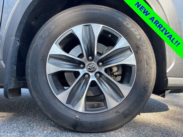 Used 2020 Toyota Highlander XLE image 6