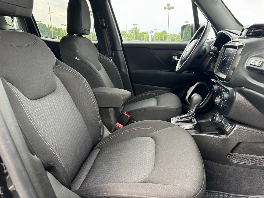 Used 2021 Jeep Renegade Latitude AWD/4WD image 17