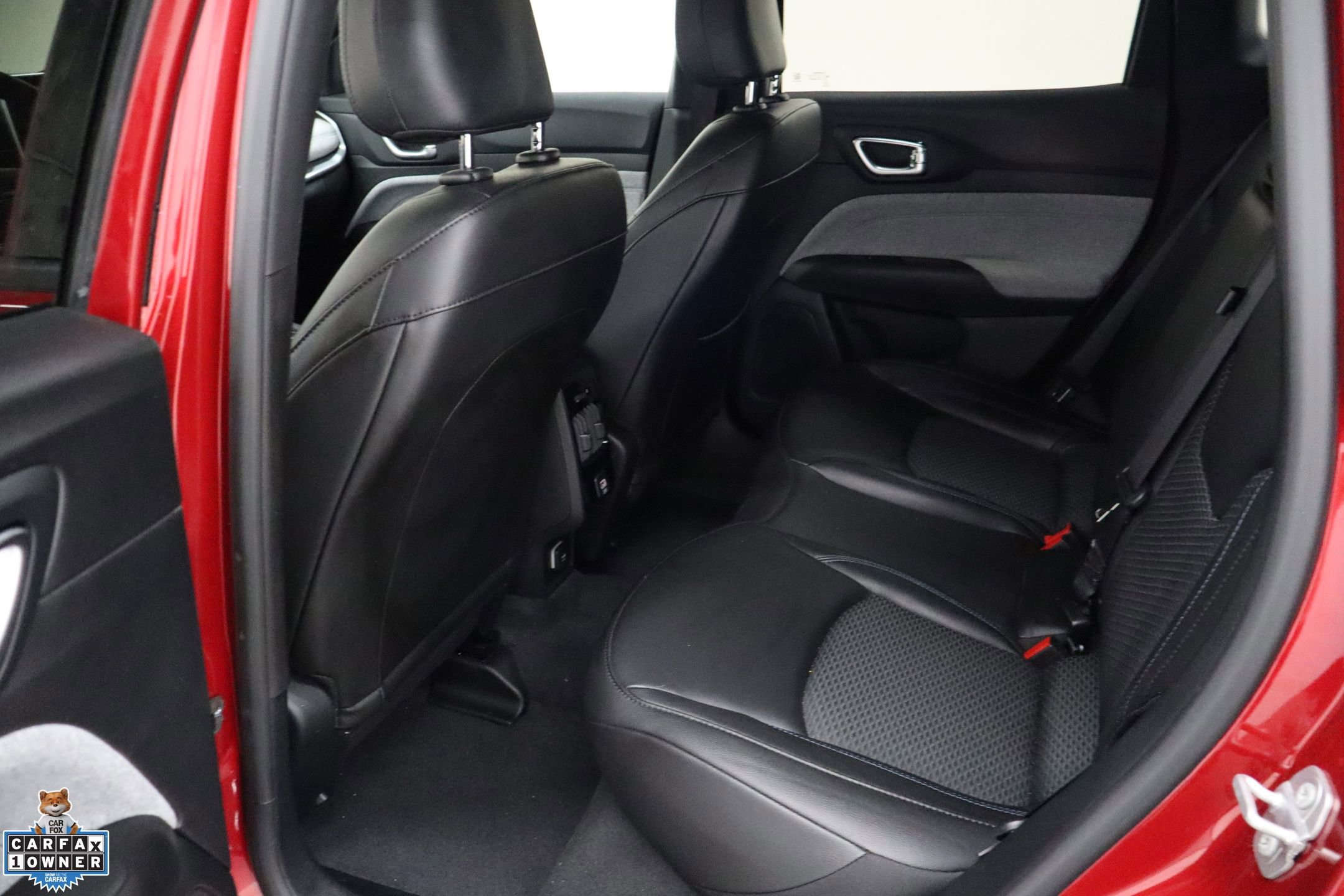 Used 2025 Jeep Compass Latitude image 25