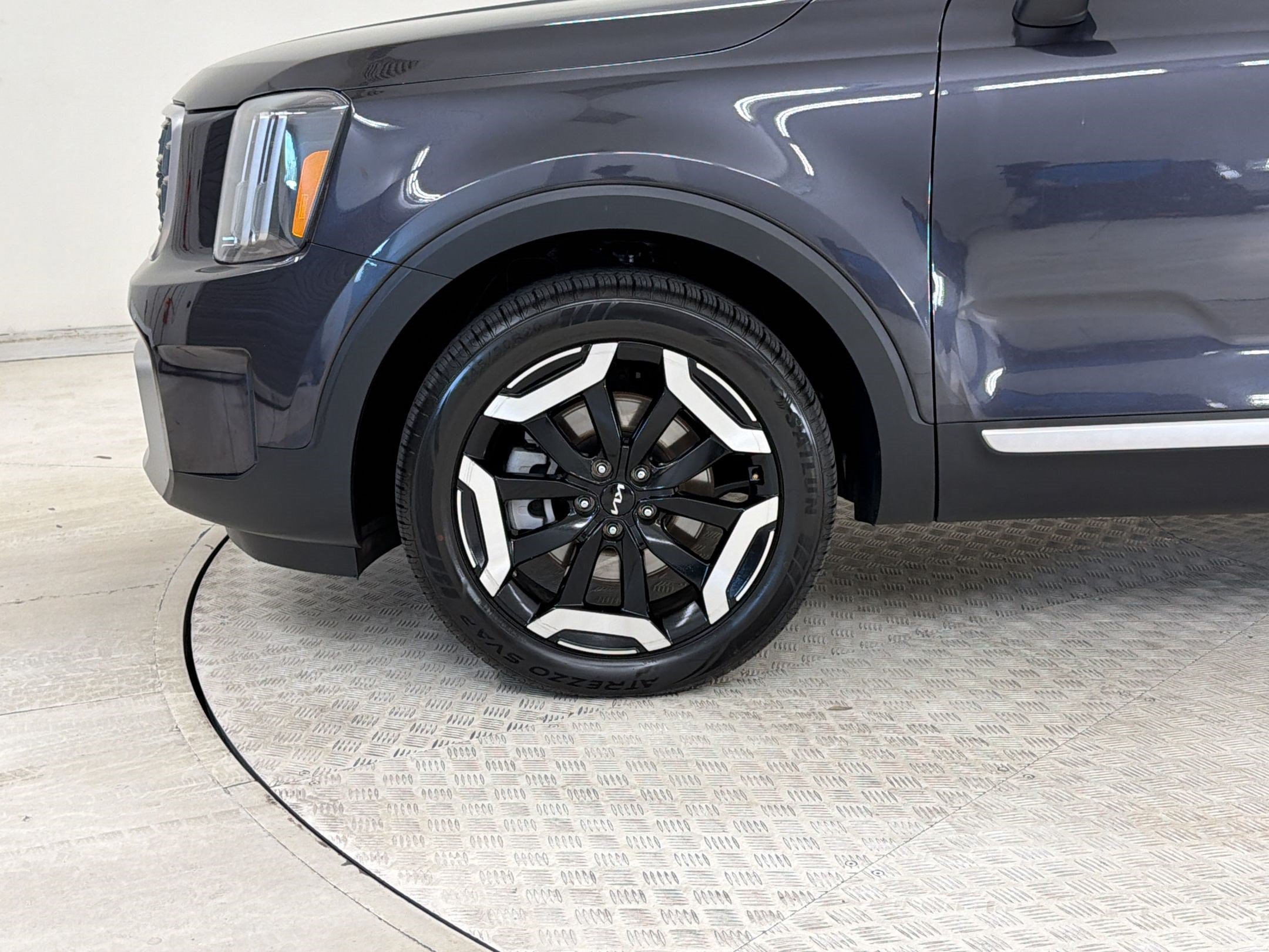 Used 2025 Kia Telluride S FWD image 11