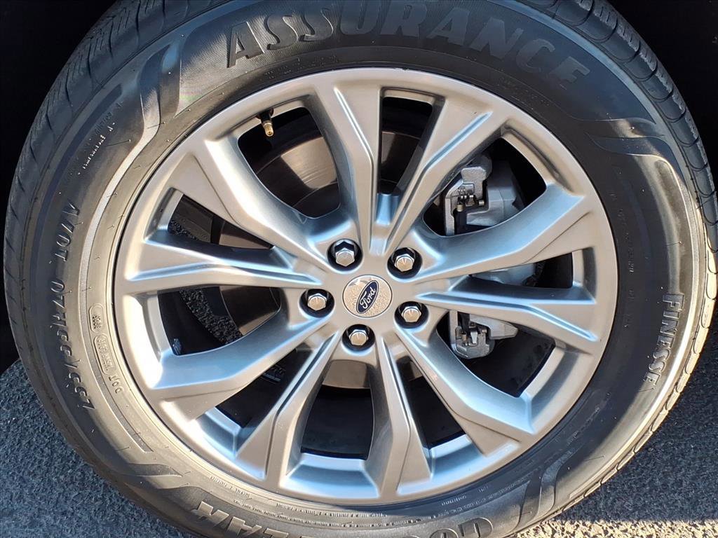 Certified 2022 Ford Explorer XLT w/ Equipment Group 202A image 9