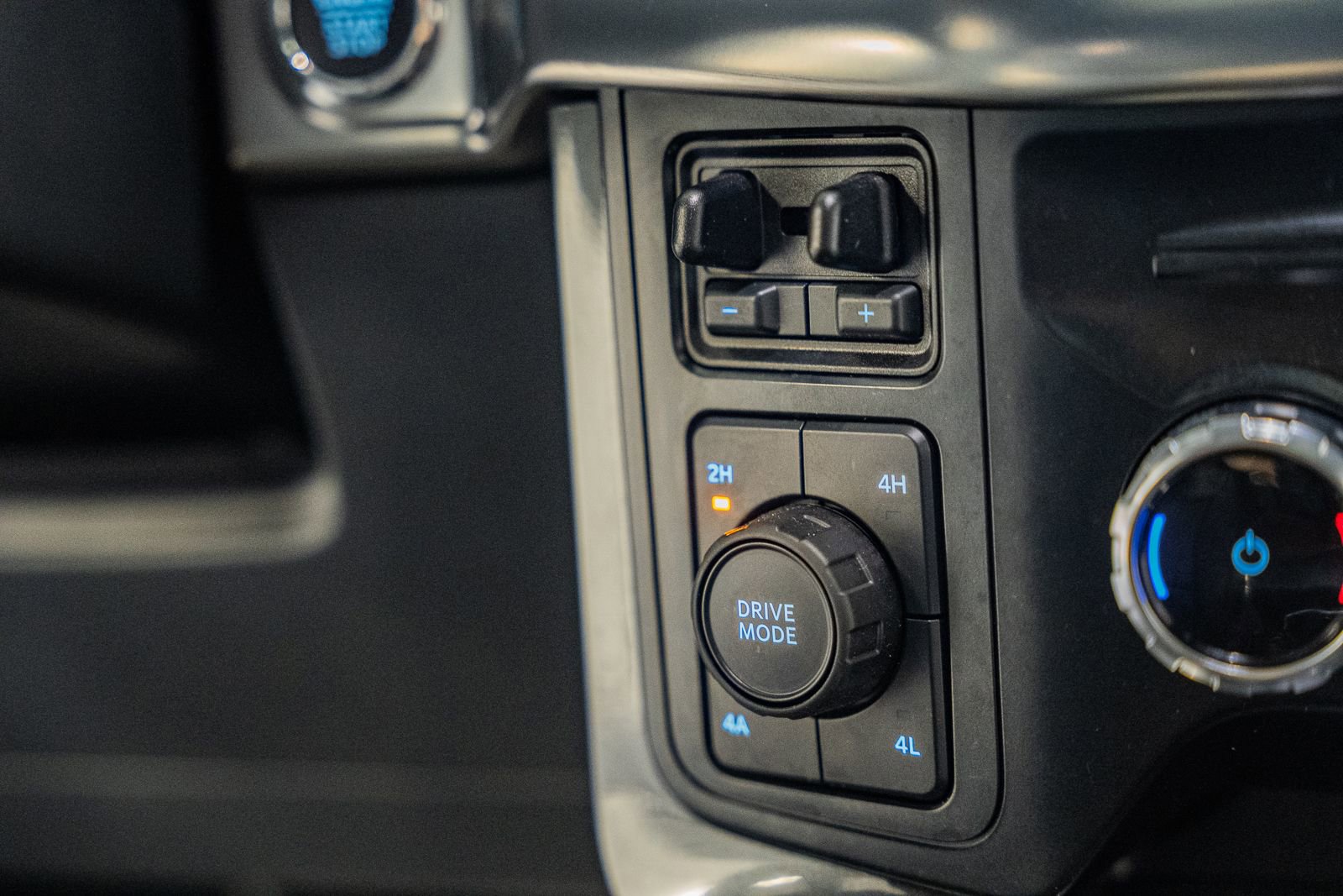 Certified 2023 Ford F150 Lariat w/ Equipment Group 502A High image 33