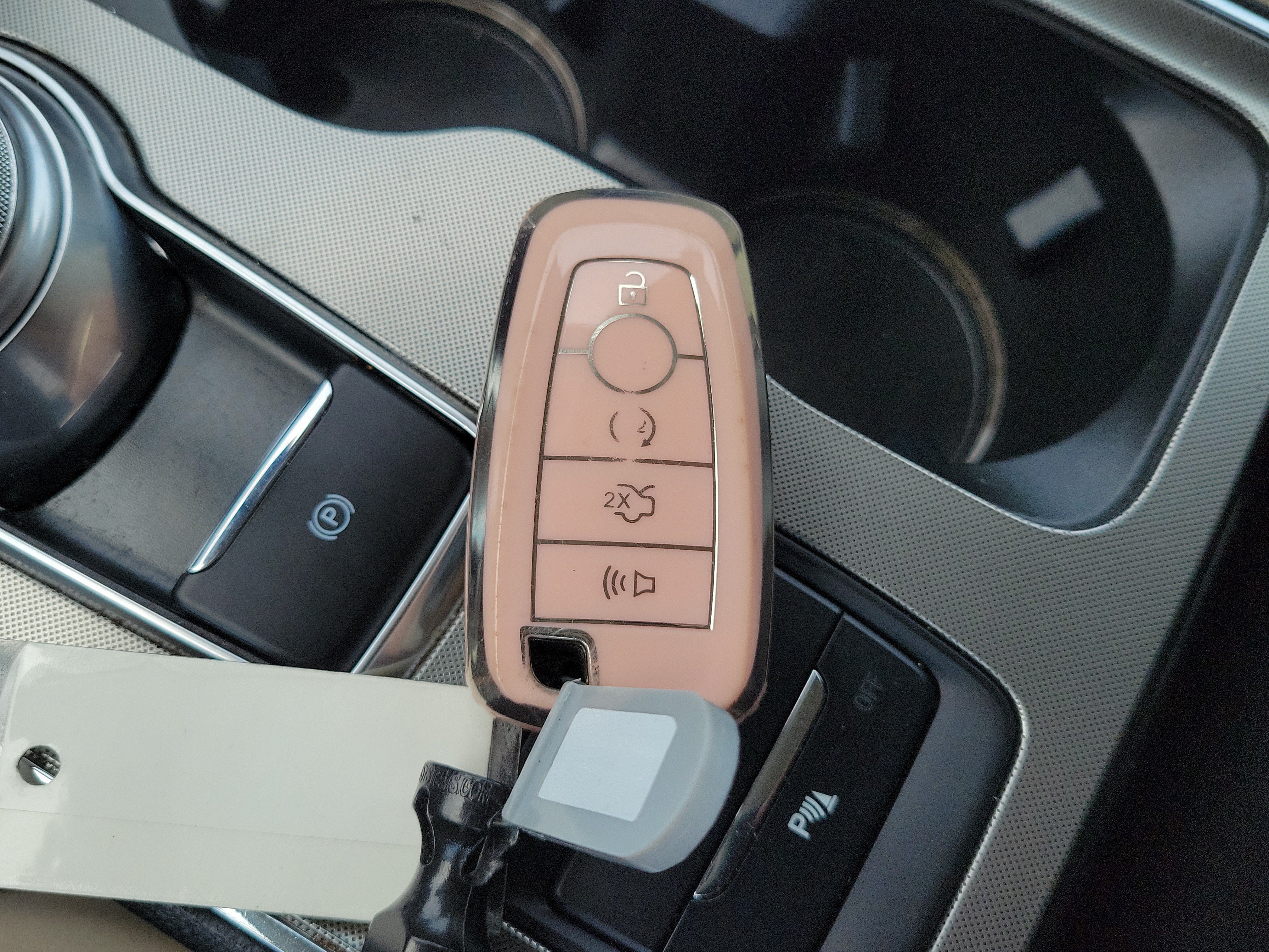 Certified 2024 Ford Edge Titanium AWD/4WD image 29