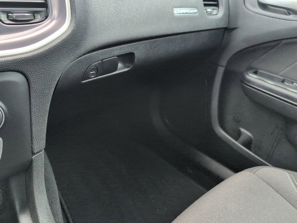 Used 2020 Dodge Charger SXT w/ Blacktop Package image 19