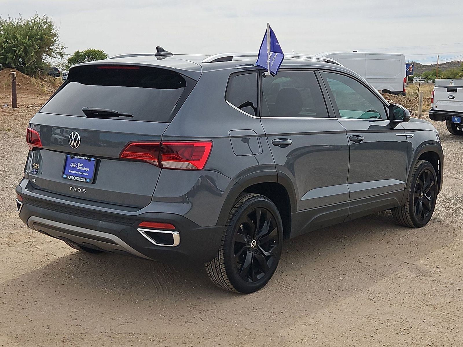 Used 2022 Volkswagen Taos SE w/ Panoramic Sunroof Package FWD image 5