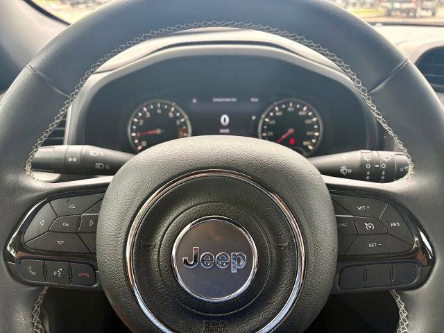Used 2021 Jeep Renegade Latitude FWD image 17