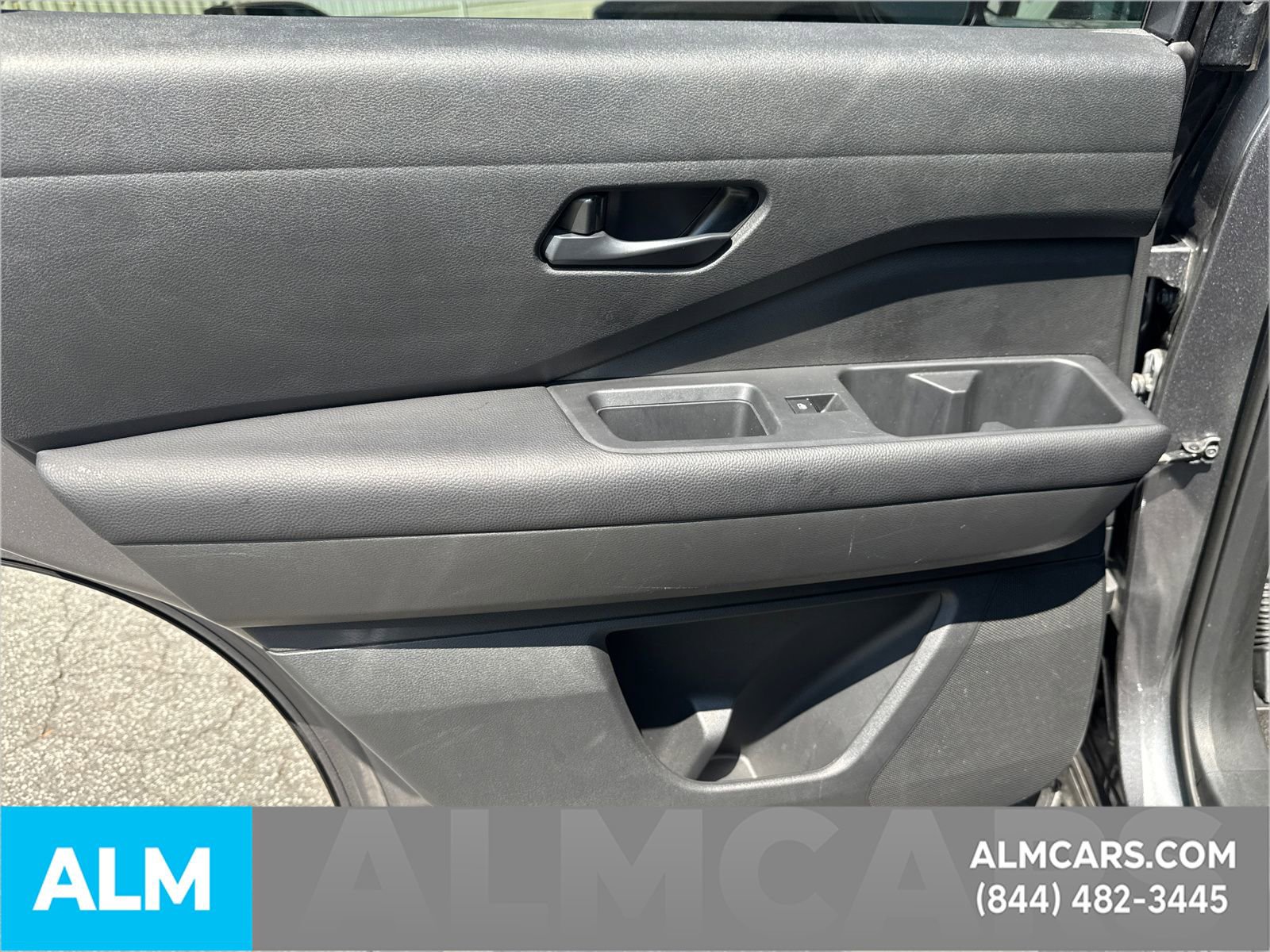 Used 2025 Nissan Pathfinder SV image 29