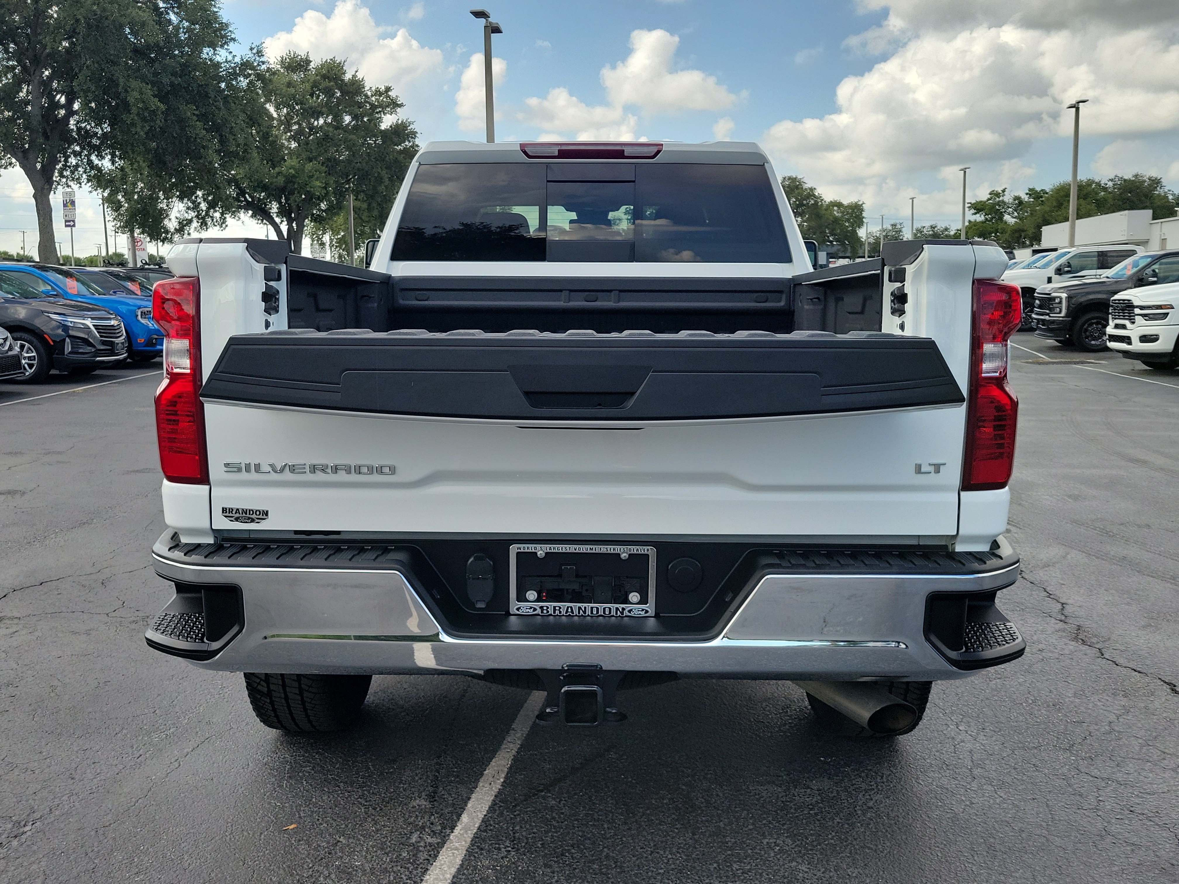Used 2025 Chevrolet Silverado 2500 LT w/ Leather Package AWD/4WD image 12