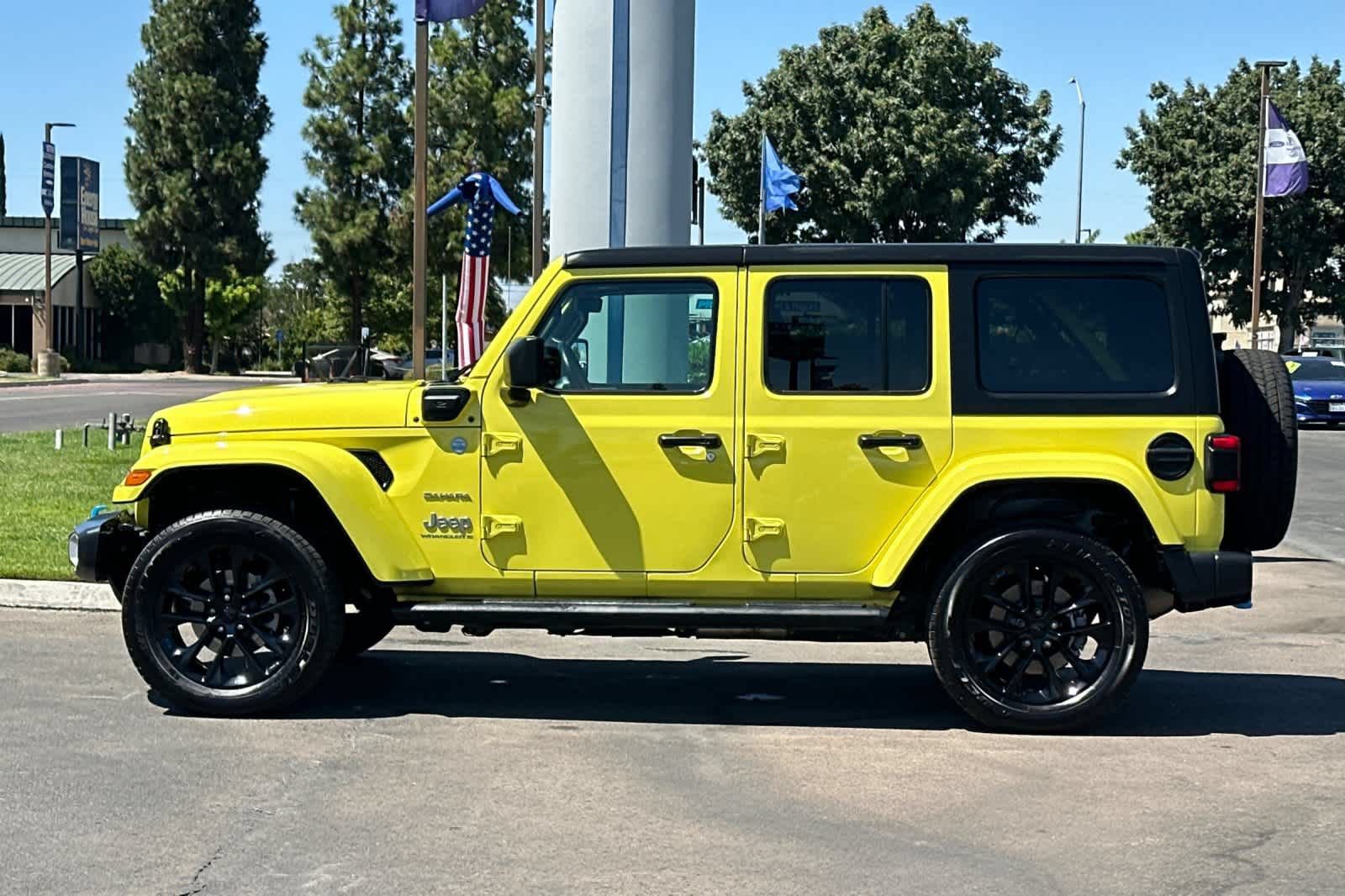 Used 2023 Jeep Wrangler Unlimited Sahara w/ Cold Weather Group AWD/4WD image 6