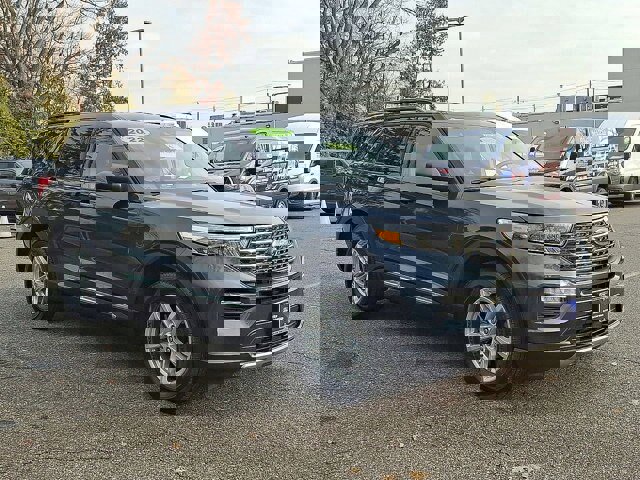 Certified 2022 Ford Explorer XLT w/ Equipment Group 202A image 3