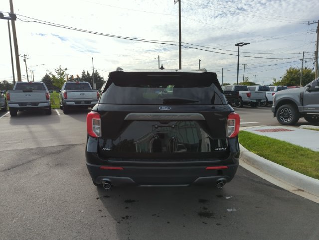 Certified 2023 Ford Explorer XLT w/ Equipment Group 202A AWD/4WD image 4