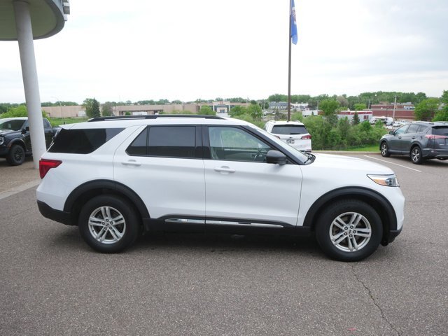 Certified 2024 Ford Explorer XLT w/ Equipment Group 202A AWD/4WD image 4