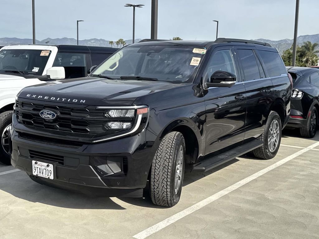 Certified 2025 Ford Expedition Active image 2