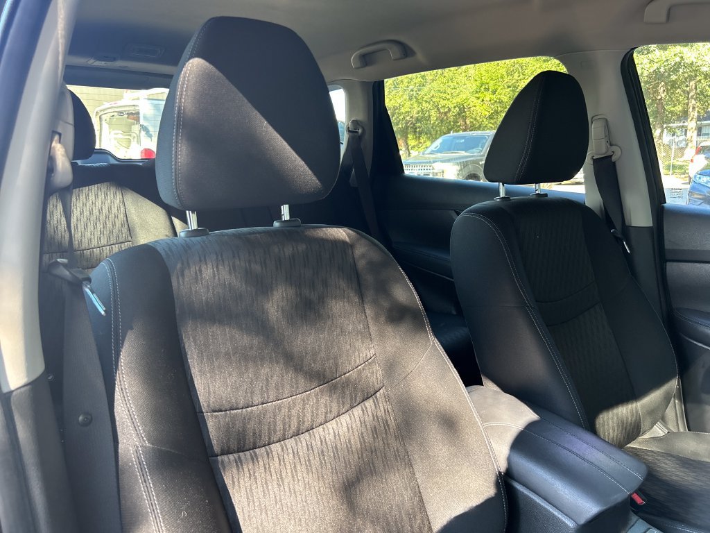 Used 2018 Nissan Rogue SV FWD image 13