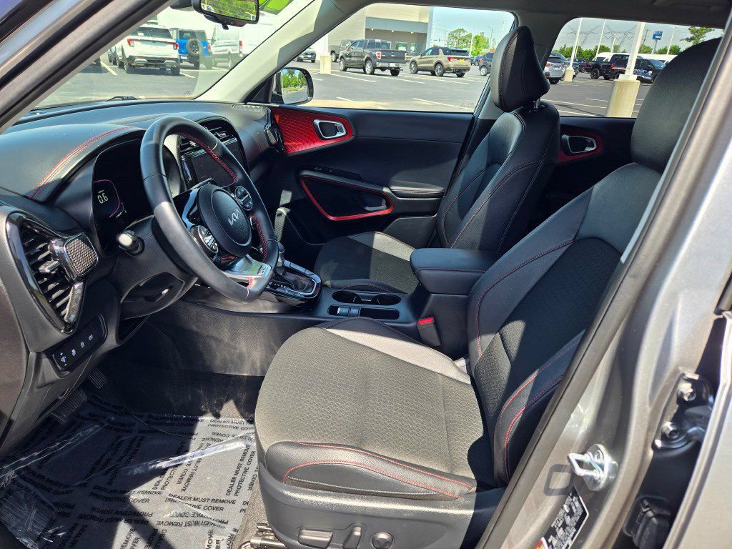 Used 2025 Kia Soul GT-Line w/ GT-Line Technology Package FWD image 19