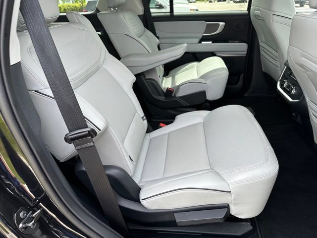 Certified 2025 Ford Expedition Platinum w/ Platinum Ultimate Package AWD/4WD image 9