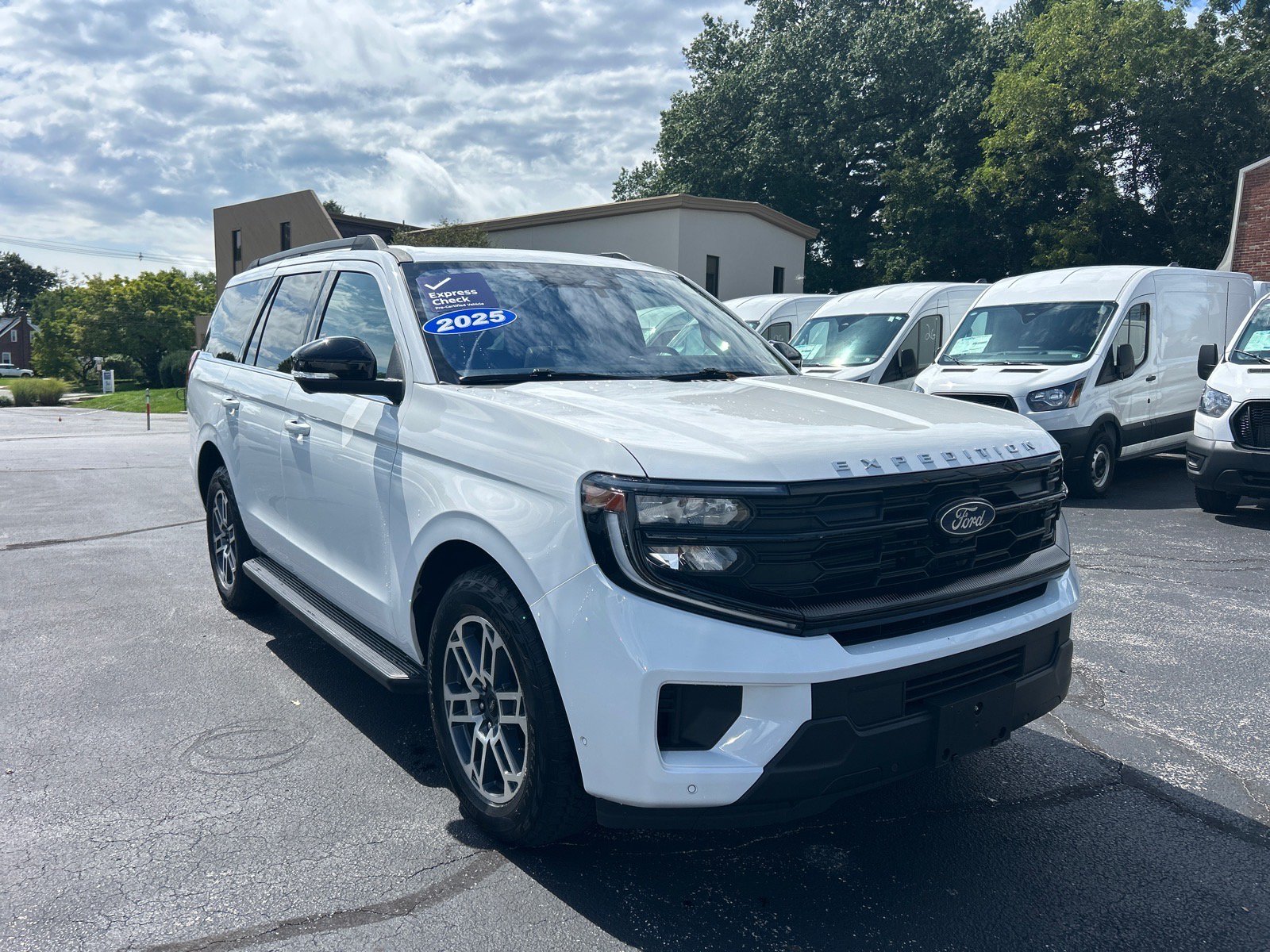 Certified 2025 Ford Expedition Active AWD/4WD image 3