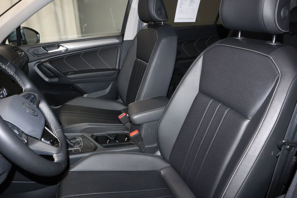 Used 2024 Volkswagen Tiguan SE image 26