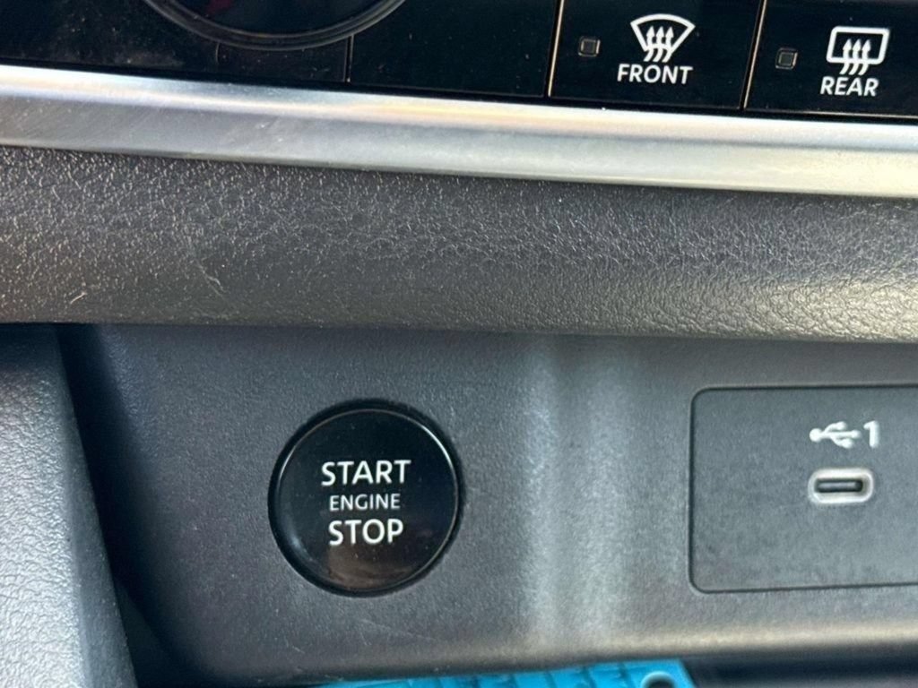 Used 2024 Nissan Rogue SV AWD/4WD image 29