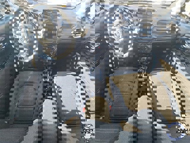 Used 2019 Jeep Renegade Latitude w/ Cold Weather Group image 8