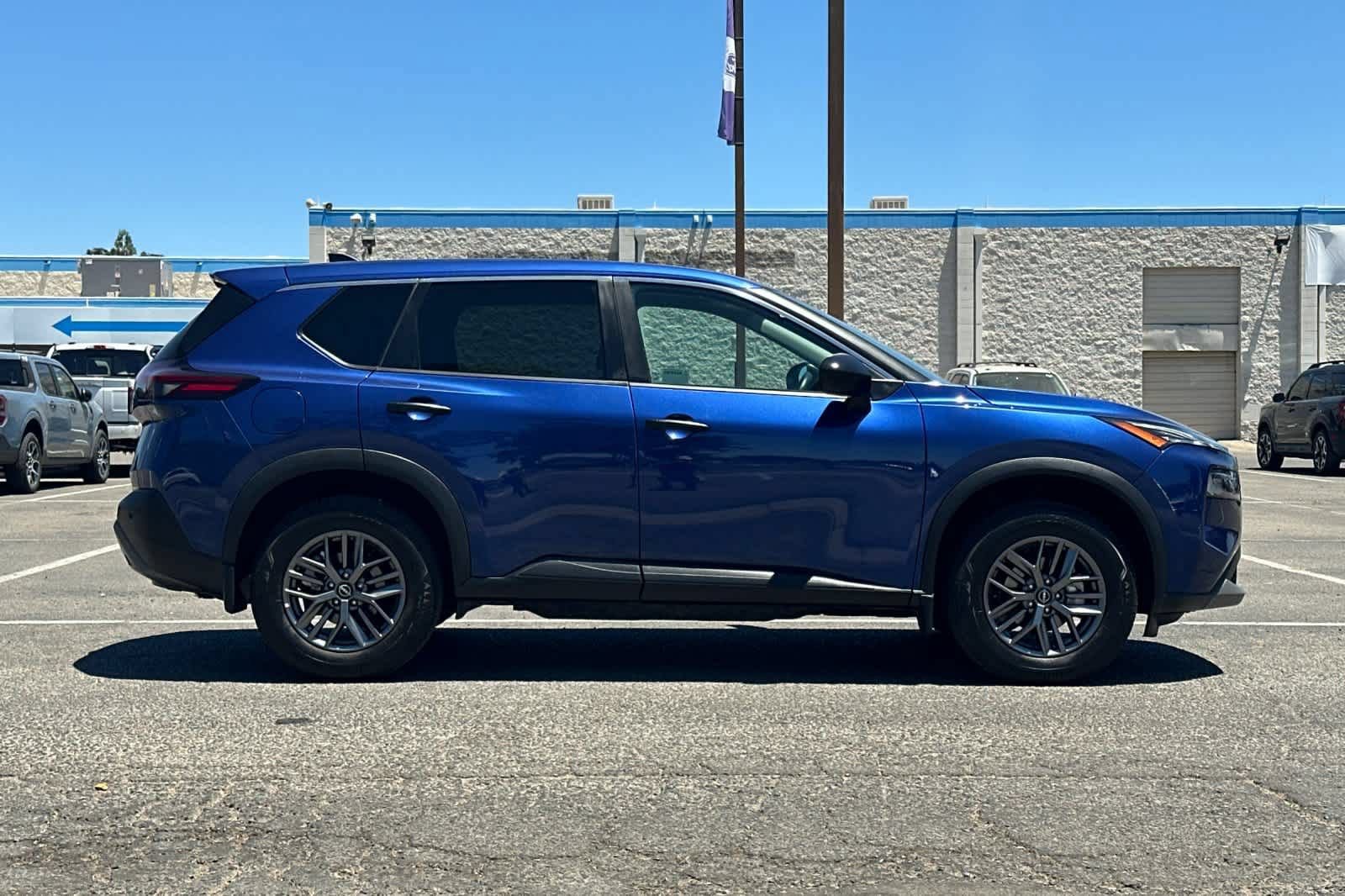 Used 2023 Nissan Rogue S FWD image 8
