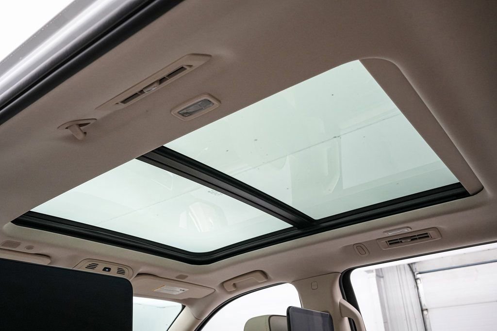 Used 2024 GMC Yukon XL Denali w/ Denali Reserve Package image 23