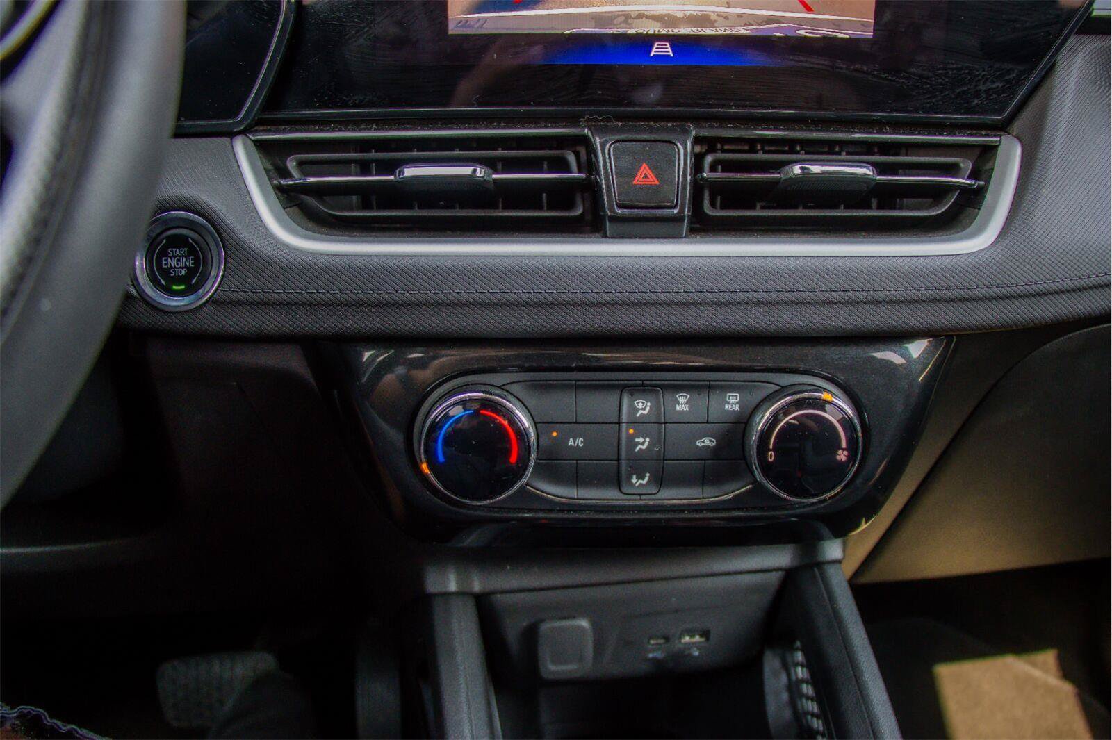 Used 2025 Chevrolet TrailBlazer LT FWD image 13