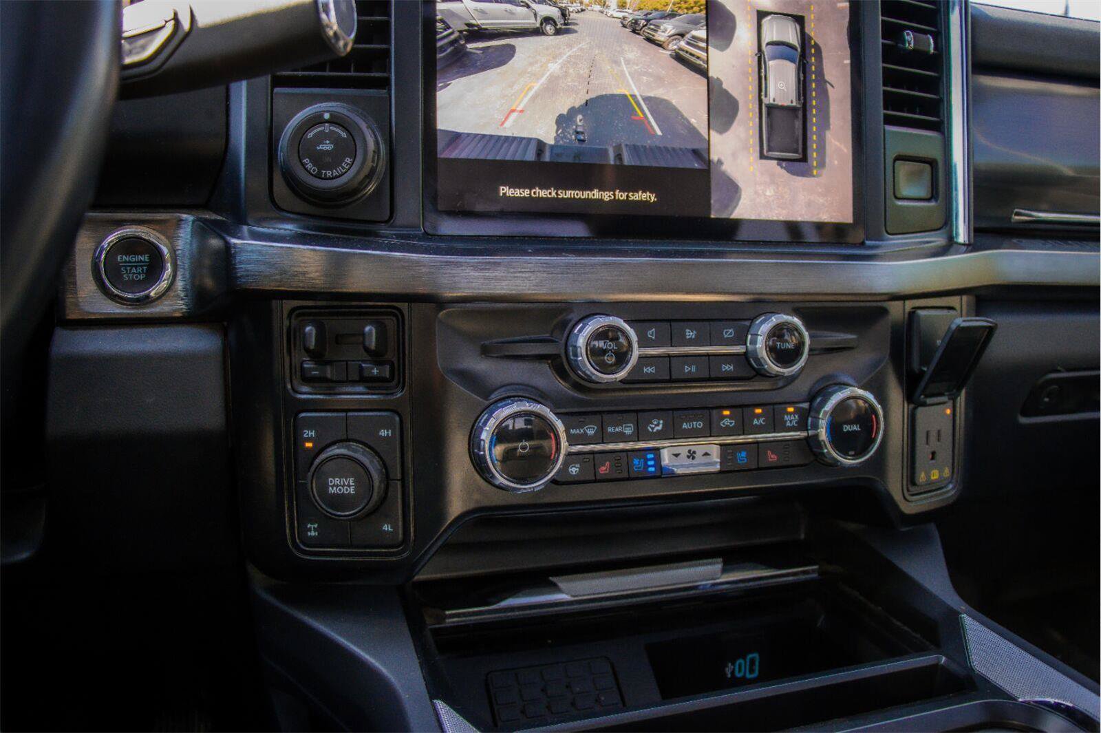 Certified 2024 Ford F250 Lariat w/ Lariat Ultimate Package AWD/4WD image 16