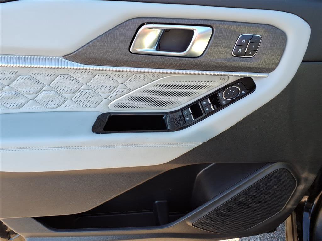 Certified 2025 Ford Explorer Platinum w/ Ultimate Package image 10