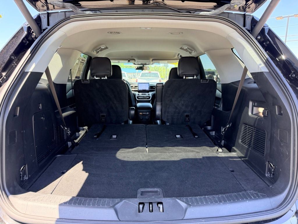 Certified 2023 Ford Explorer XLT w/ Equipment Group 202A RWD image 30