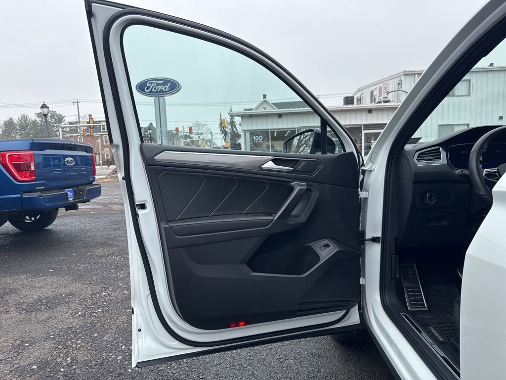 Used 2024 Volkswagen Tiguan SE R-Line image 12