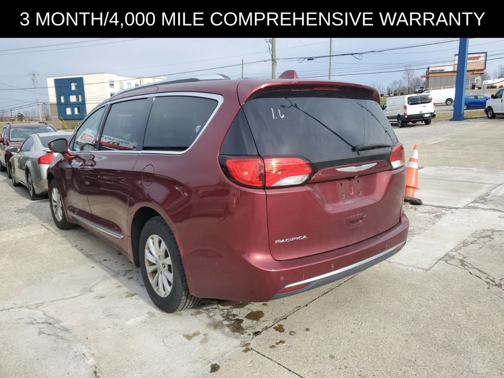 Used 2018 Chrysler Pacifica Touring-L w/ Advanced Safetytec Group image 3