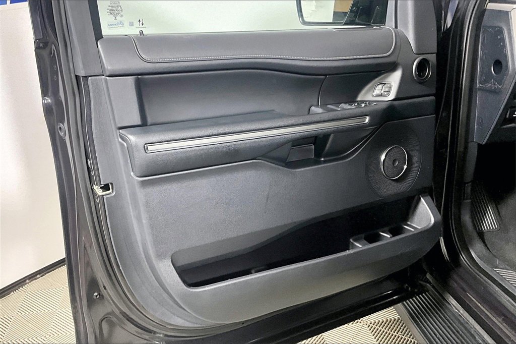 Certified 2024 Ford Expedition XLT image 19