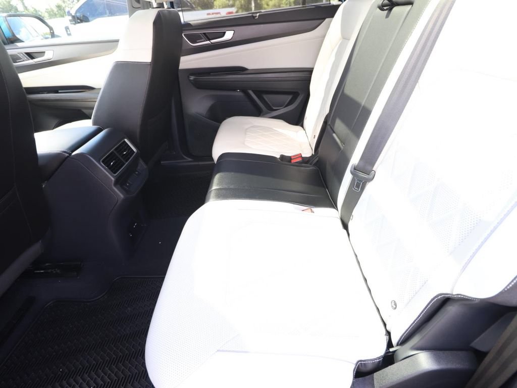 Used 2024 Volkswagen Atlas Cross Sport SEL Premium R-Line AWD/4WD image 12