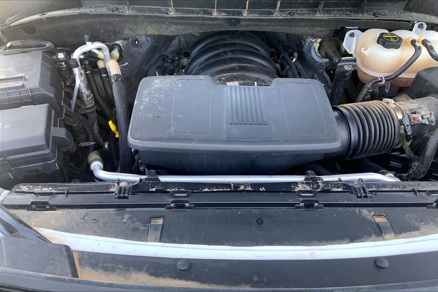 Used 2024 GMC Yukon XL AT4 w/ AT4 Premium Package AWD/4WD image 32