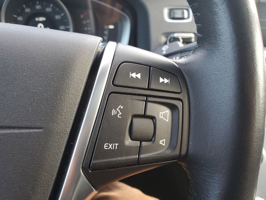 Used 2017 Volvo S60 T5 Dynamic image 18