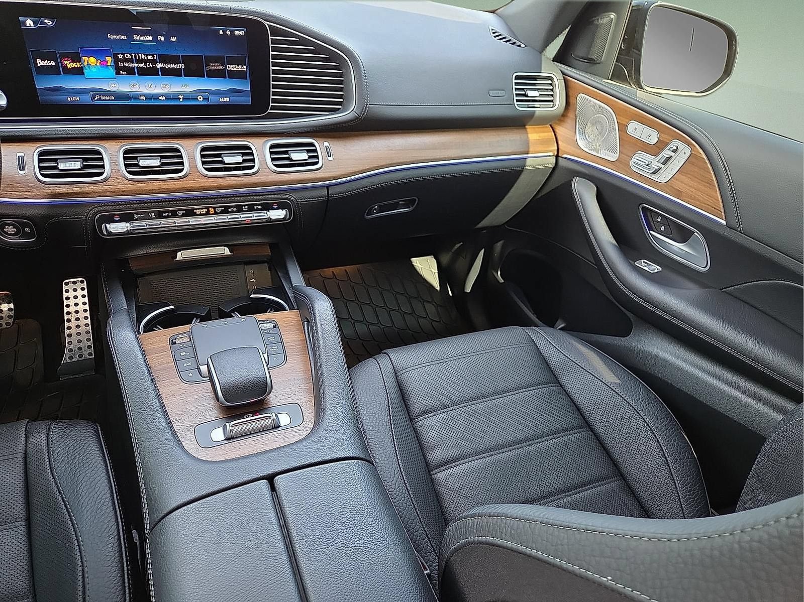 Used 2024 Mercedes-Benz GLS 450 4MATIC image 13