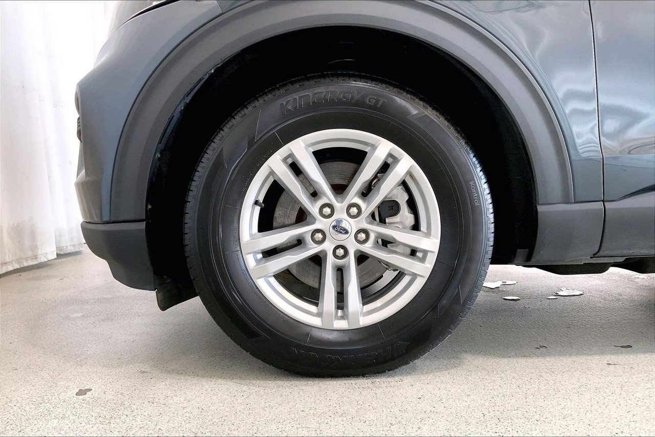 Certified 2024 Ford Explorer XLT RWD image 7