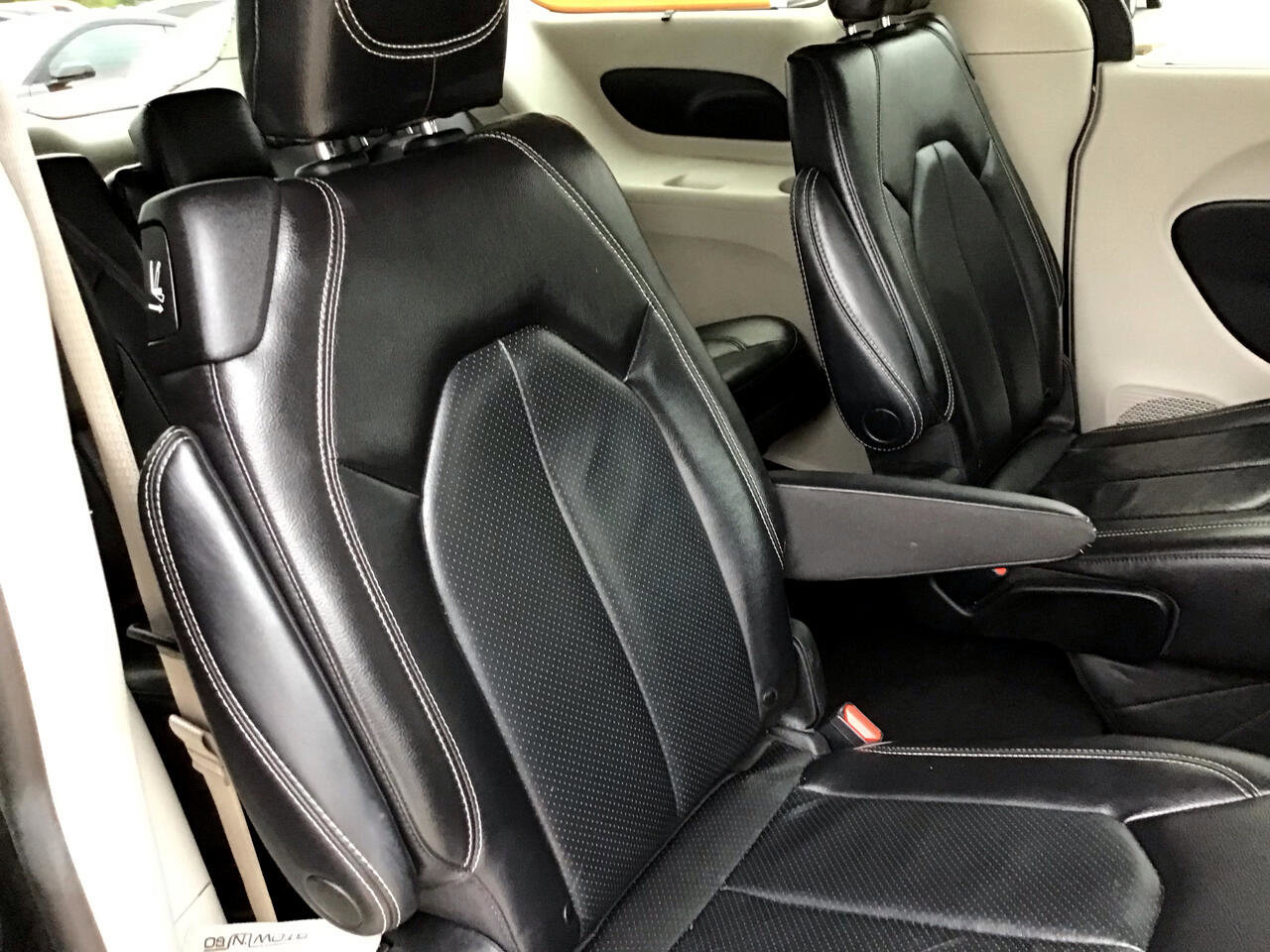 Used 2022 Chrysler Pacifica Touring-L image 43