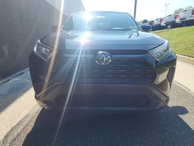 Used 2022 Toyota RAV4 LE AWD/4WD image 2