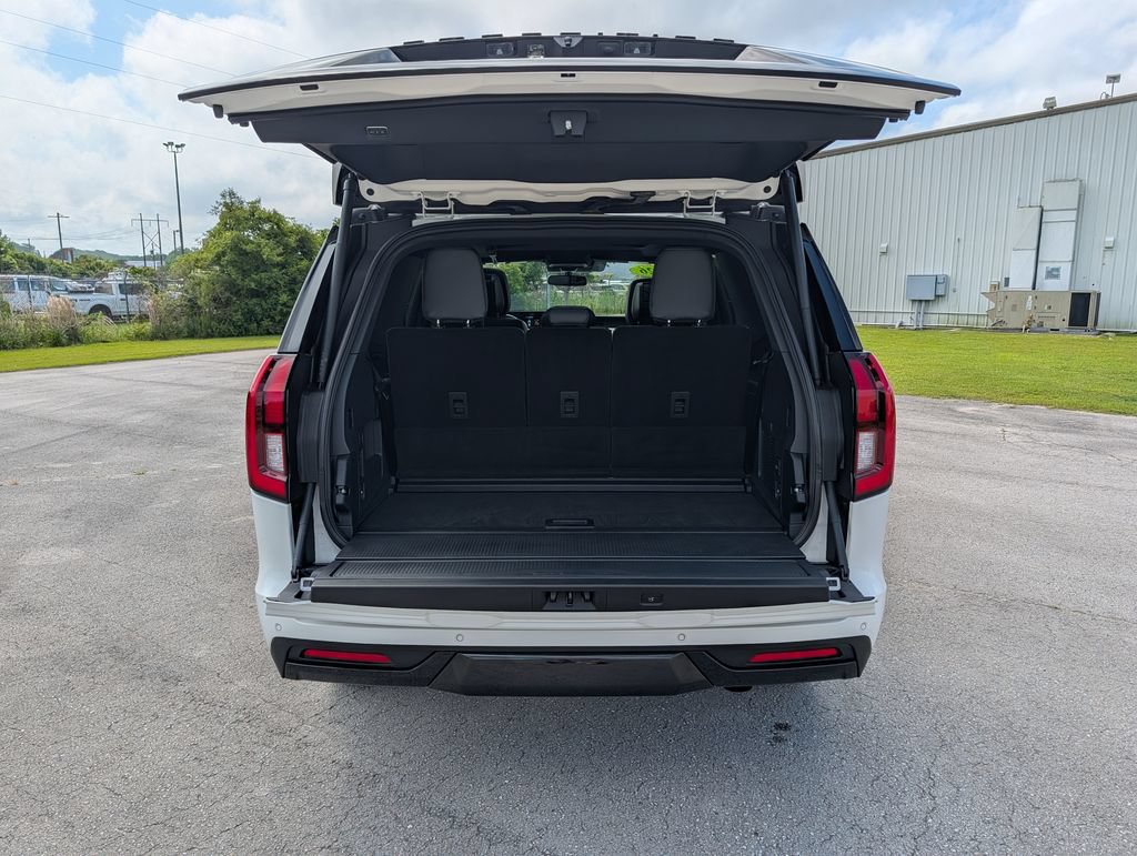 Certified 2026 Ford Expedition Platinum w/ Stealth Appearance Package AWD/4WD image 31